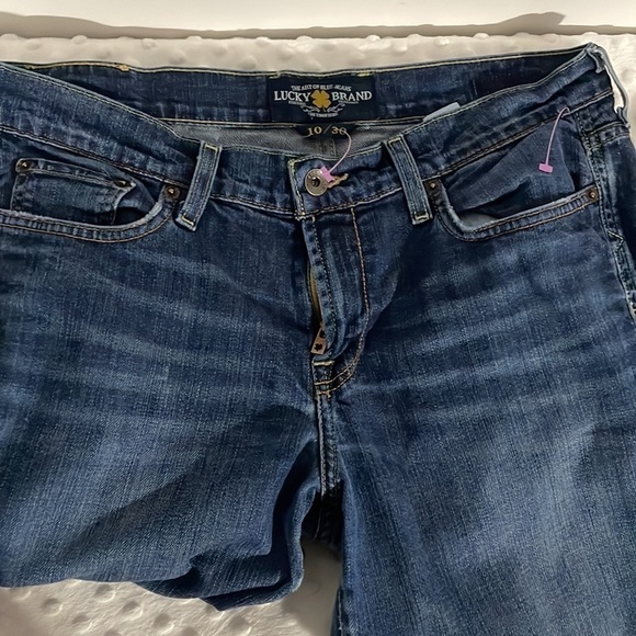 LUCKY Brand Women’s Bell Bottom Jeans! - Picture 3 of 5